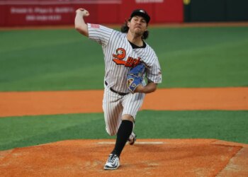 Trevor Bauer throws during the third inning of a game against the Hagerstown Flying Boxcars in Central Islip, N.Y. on Tuesday, April 21, 2026.
