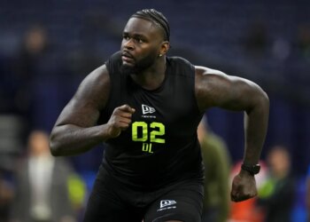 Florida's Caleb Banks could be an option in the 2026 NFL Draft for the Jets who could use a pass-rushing defensive lineman.