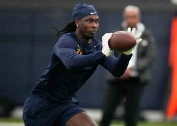 Emmanuel McNeil-Warren catches a pass at Toledo's NFL football pro day.
