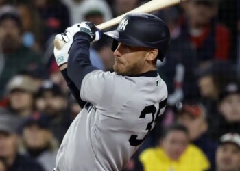 Cody Bellinger rips the go-ahead two-run single in the seventh inning of the Yankees' 4-2 win over the Red Sox on April 23, 2026 at Fenway Park.
