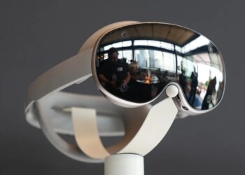 You can now turn 2D apps into 3D while using the Galaxy XR headset