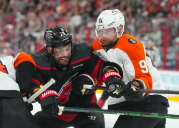 bet365 bonus code: Bet $10, get $200 in bonus bets for Hurricanes vs. Flyers