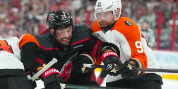 bet365 bonus code: Bet $10, get $200 in bonus bets for Hurricanes vs. Flyers