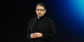 Amazon’s Panos Panay addresses new Fire phone rumors