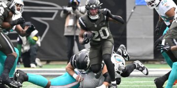 Jets running back Breece Hall (20) celebrates after a touchdown.