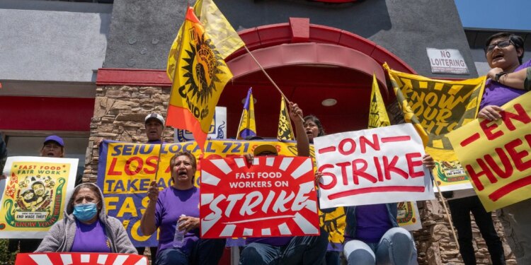 Carl’s Jr. crushed by California’s economic climate, violence-stricken workers