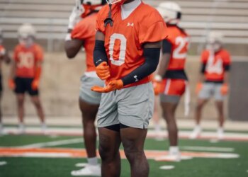Sam Houston State defensive back William Davis in uniform.