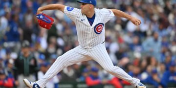 Chicago Cubs pitcher Matthew Boyd (16) pitches against the Arizona Diamondbacks during the first inning at Wrigley Field.