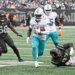 Dolphins running back De'Von Achane (28) runs the ball for a touchdown during the first quarter in the Jets and Miami Dolphins game in East Rutherford, NJ.