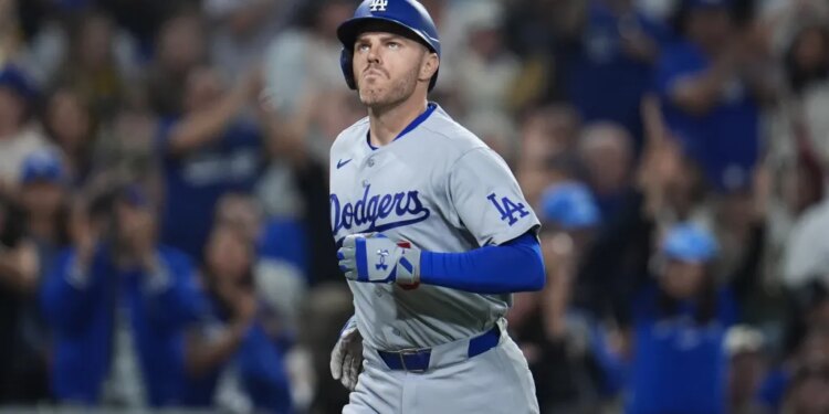 Freddie Freeman running the bases.