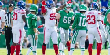 New York Giants defensive tackle Roy Robertson-Harris (95) reacts after a missed field goal against the Philadelphia Eagles.