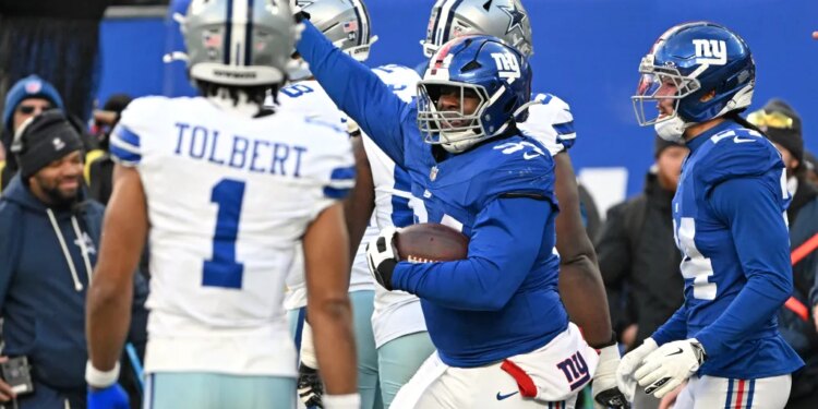 Giants defensive tackle Elijah Chatman (94) reacts during a football game.