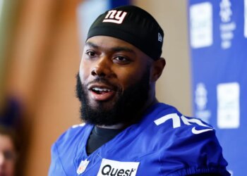 Giants left tackle Andrew Thomas speaks to reporters at OTAs on May 21, 2026.