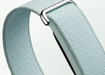 Google Fitbit Air preorders come with a second band for free