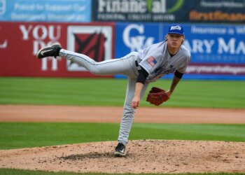 Howlers' Aidan Major pitching against the Shorebirds at Arthur W. Perdue Stadium.