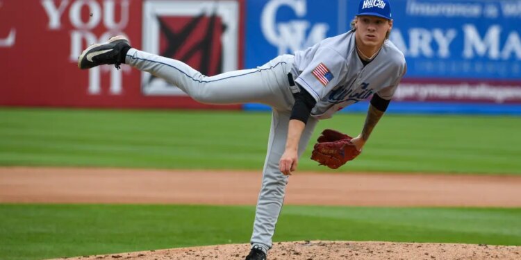 Howlers' Aidan Major pitching against the Shorebirds at Arthur W. Perdue Stadium.