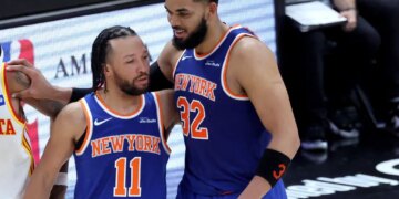 The willingness of Jalen Brunson (left) to let the Knicks run the offense through Karl-Anthony Towns has paid dividends.