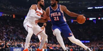 Knicks center Karl-Anthony Towns (32) defends the 76ers' Joel Embiid (21) during Game 1 of the second round on May 4, 2026.