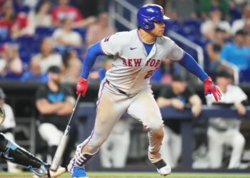 New York Mets' Juan Soto running on a ground out.