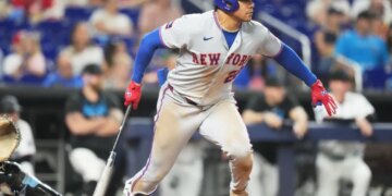 New York Mets' Juan Soto running on a ground out.