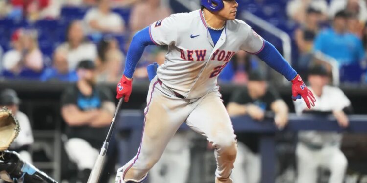 New York Mets' Juan Soto running on a ground out.