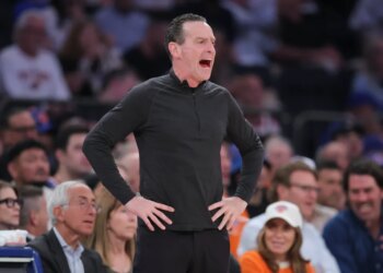 Cleveland Cavaliers head coach Kenny Atkinson yelling during a game.