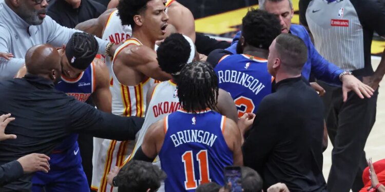 New York Knicks center Mitchell Robinson #23 fighting with Atlanta Hawks guard Dyson Daniels #5.