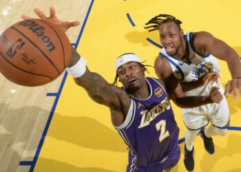 Jared Vanderbilt of the Lakers reaching for a basketball as Jonathan Kuminga of the Warriors defends.