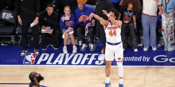 Landry Shamet hits a clutch 3-pointer in overtime of the Knicks' win over the Cavaliers on May 18. 2026.
