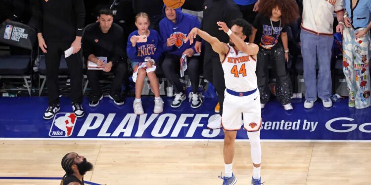 Landry Shamet hits a clutch 3-pointer in overtime of the Knicks' win over the Cavaliers on May 18. 2026.