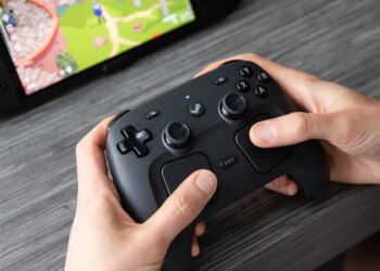 Listen to the new Steam Controller buzz to the tune of Doom