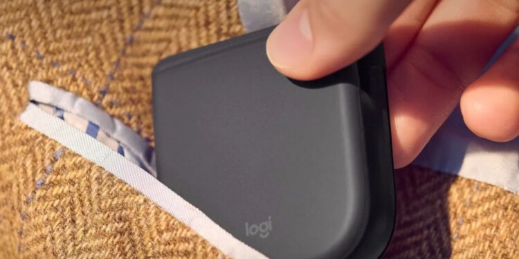 Logitech’s tiny folding mouse improves upon the laptop trackpad