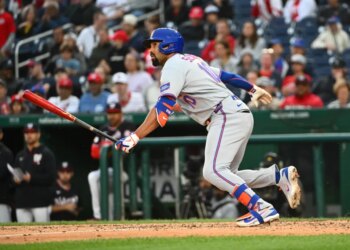 Mets second baseman Marcus Semien (10) singles against the Washington Nationals during the ninth inning at Nationals Park.