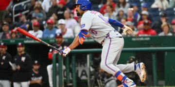 Mets second baseman Marcus Semien (10) singles against the Washington Nationals during the ninth inning at Nationals Park.