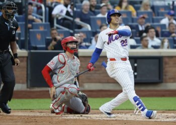 Juan Soto belts a solo homer in the first inning of the Mets' win over the Reds on May 27, 2026 at Citi Field.