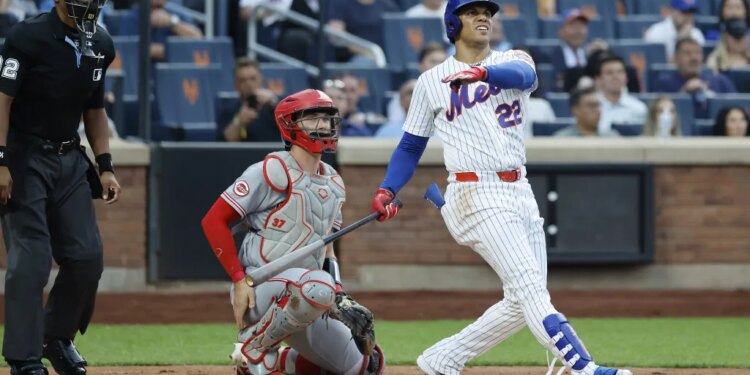 Juan Soto belts a solo homer in the first inning of the Mets' win over the Reds on May 27, 2026 at Citi Field.
