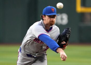 New York Mets pitcher Nolan McLean throws against the Arizona Diamondbacks.