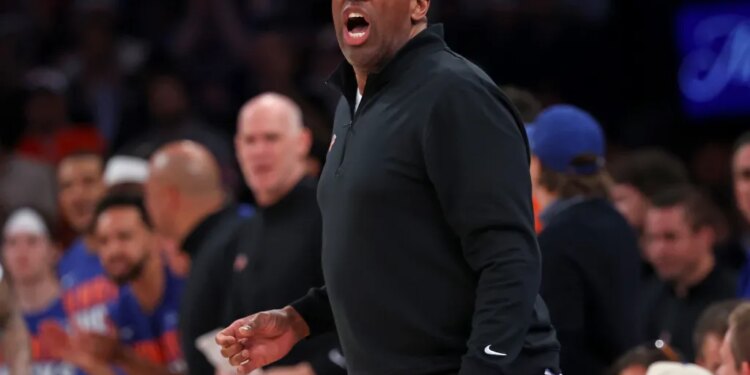 Mike Brown reacts on the sideline during the Knicks' Game 1 blowout win over the 76ers.
