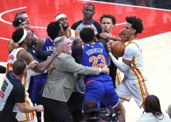 New York Knicks center Mitchell Robinson fighting with Atlanta Hawks guard Dyson Daniels during an NBA Playoffs game.