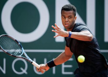 Giovanni Mpetshi Perricard returns a ball during the ATP 250 Geneva Open tournament.