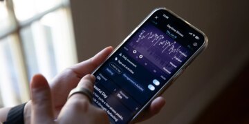 Person looking at daytime stress metrics in the Oura app.