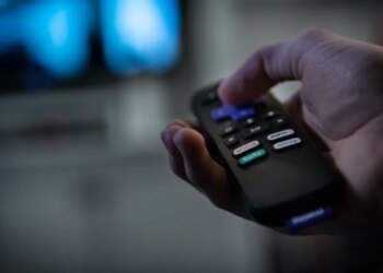 A proposed class action lawsuit accuses Roku and TCL of pushing defective software updates that allegedly left some smart TVs unusable.
