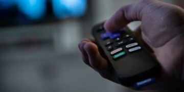 A proposed class action lawsuit accuses Roku and TCL of pushing defective software updates that allegedly left some smart TVs unusable.