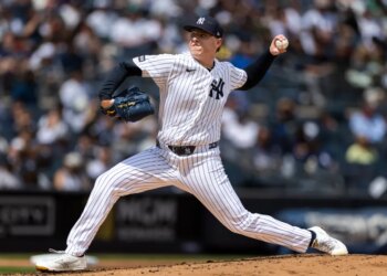 New York Yankees pitcher Ryan Weathers (40) throws a pitch.