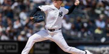 New York Yankees pitcher Ryan Weathers (40) throws a pitch.