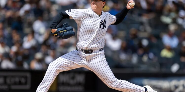 New York Yankees pitcher Ryan Weathers (40) throws a pitch.