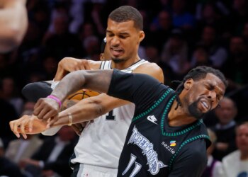 Spurs' Victor Wembanyama ejected after elbowing Timberwolves player