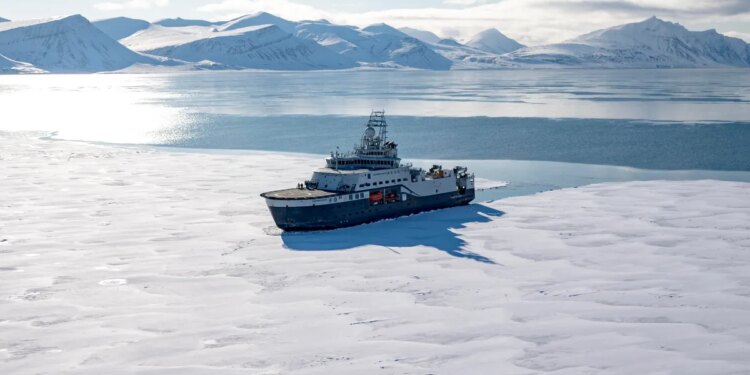 The EU wants to make the internet with a submarine cable in the Arctic