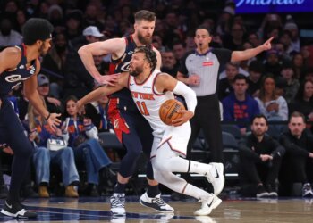 New York Knicks guard Jalen Brunson #11 drives to the basket as Cleveland Cavaliers forward Dean Wade #32 defends.