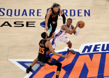 Mikal Bridges and Jalen Brunson trip Tyrese Maxey during the Knicks' win over the 76ers.